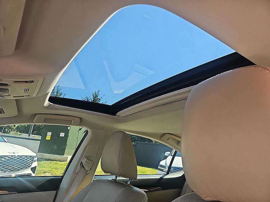 Used 2015 Starfire Pearl Lexus Hybrid image 29