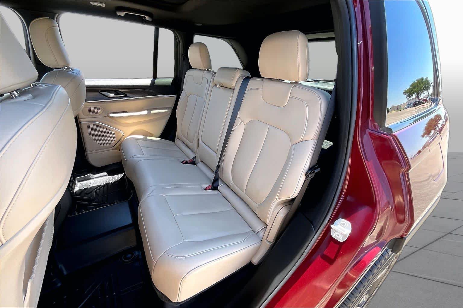 Used 2025 Velvet Red Pearlcoat Jeep Limited image 21