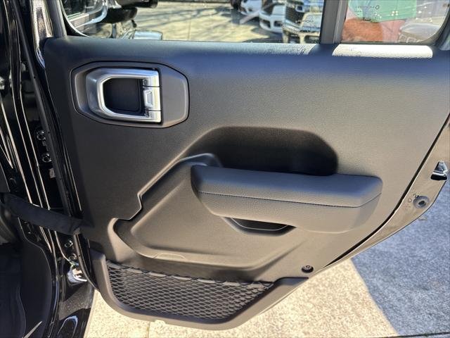 New 2026 Black Clear-Coat Exterior Paint Jeep Sport S image 18