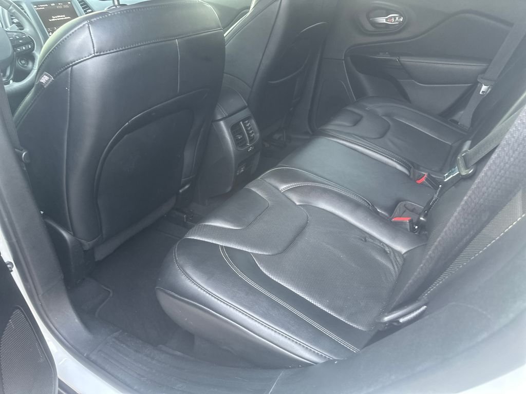Used 2023 White Jeep Altitude image 18