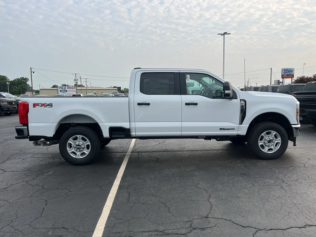 New 2026 Oxford White Ford F-250® XLT image 4