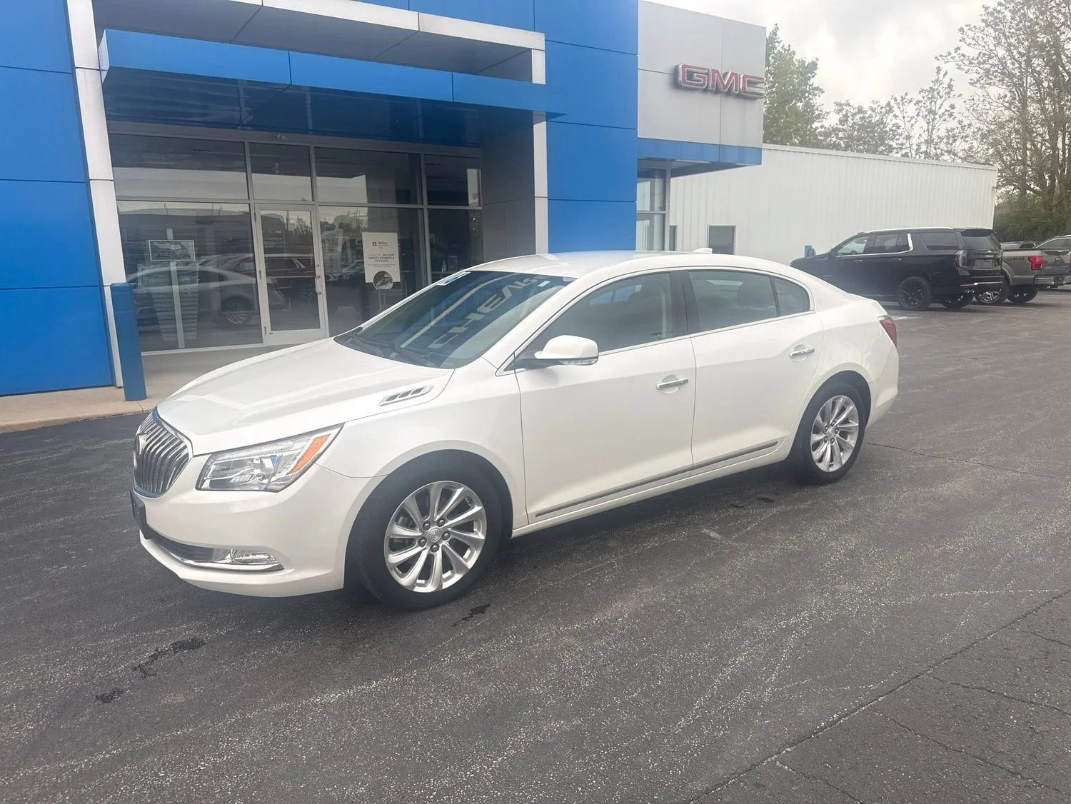 Used 2016 Buick LaCrosse Premium 1 with VIN 1G4GD5G32GF196879 for sale in Wabash, IN