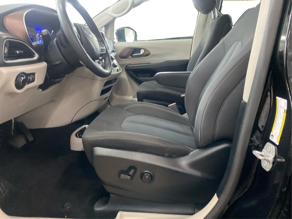 Used 2024 Black Chrysler LX image 7