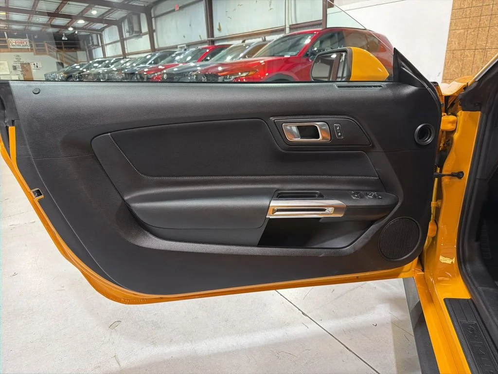 Used 2022 Orange Ford GT image 27