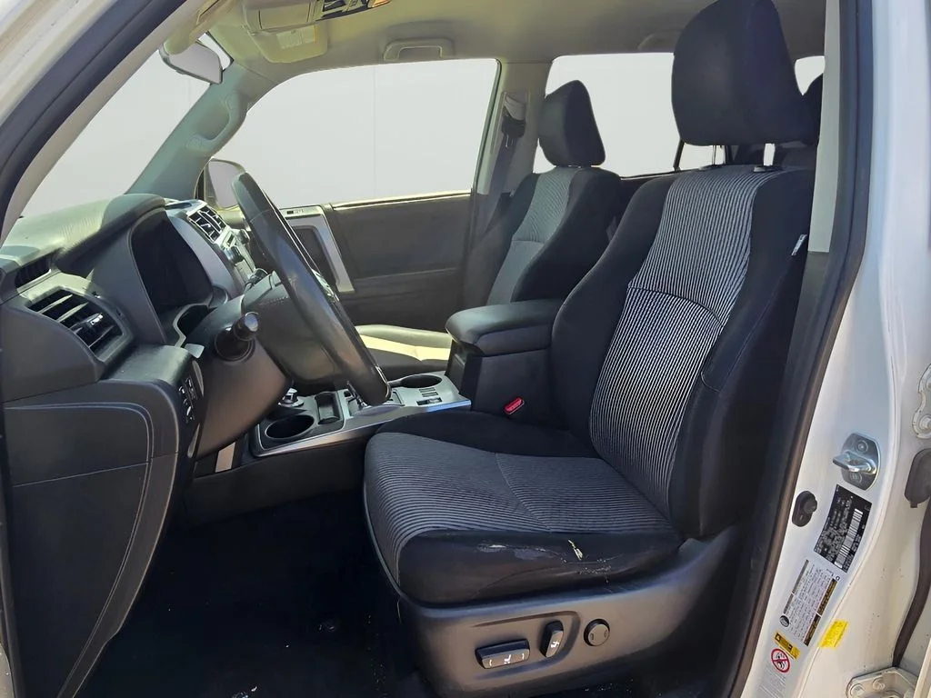 Used 2014 Super White Toyota SR5 image 27