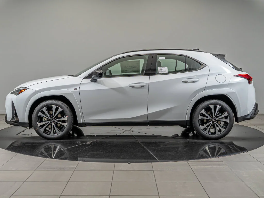 New 2026 Ultra White with Obsidian roof Lexus F SPORT DESIGN AWD image 5