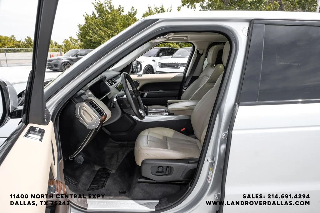 Used 2019 Silver Land Rover HSE image 3