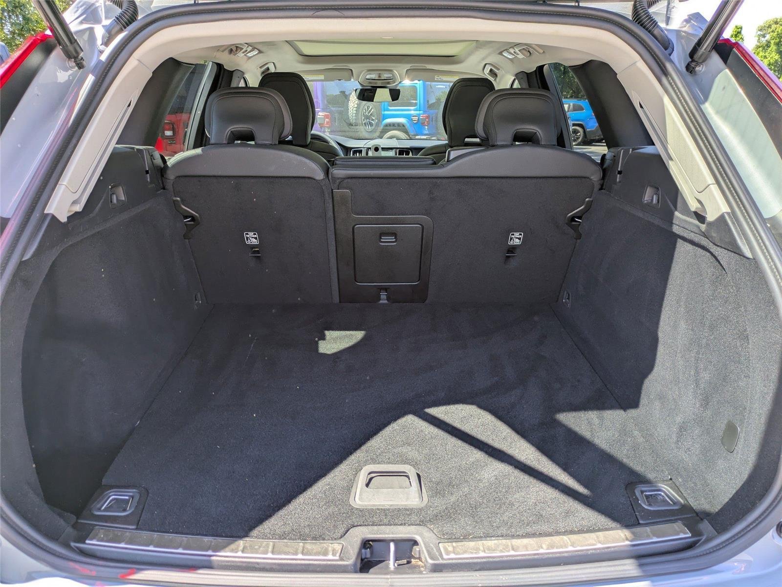 Used 2024 Vapour Grey Metallic Volvo Plus Dark Theme image 15
