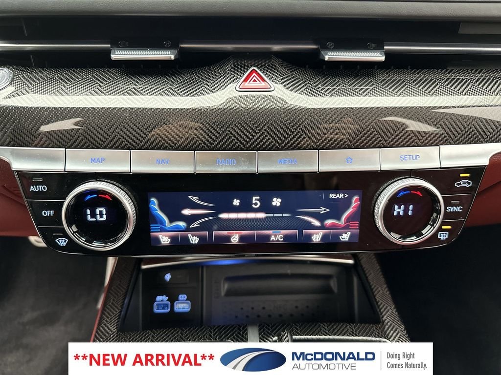 Used 2024 White Genesis 3.5T image 19