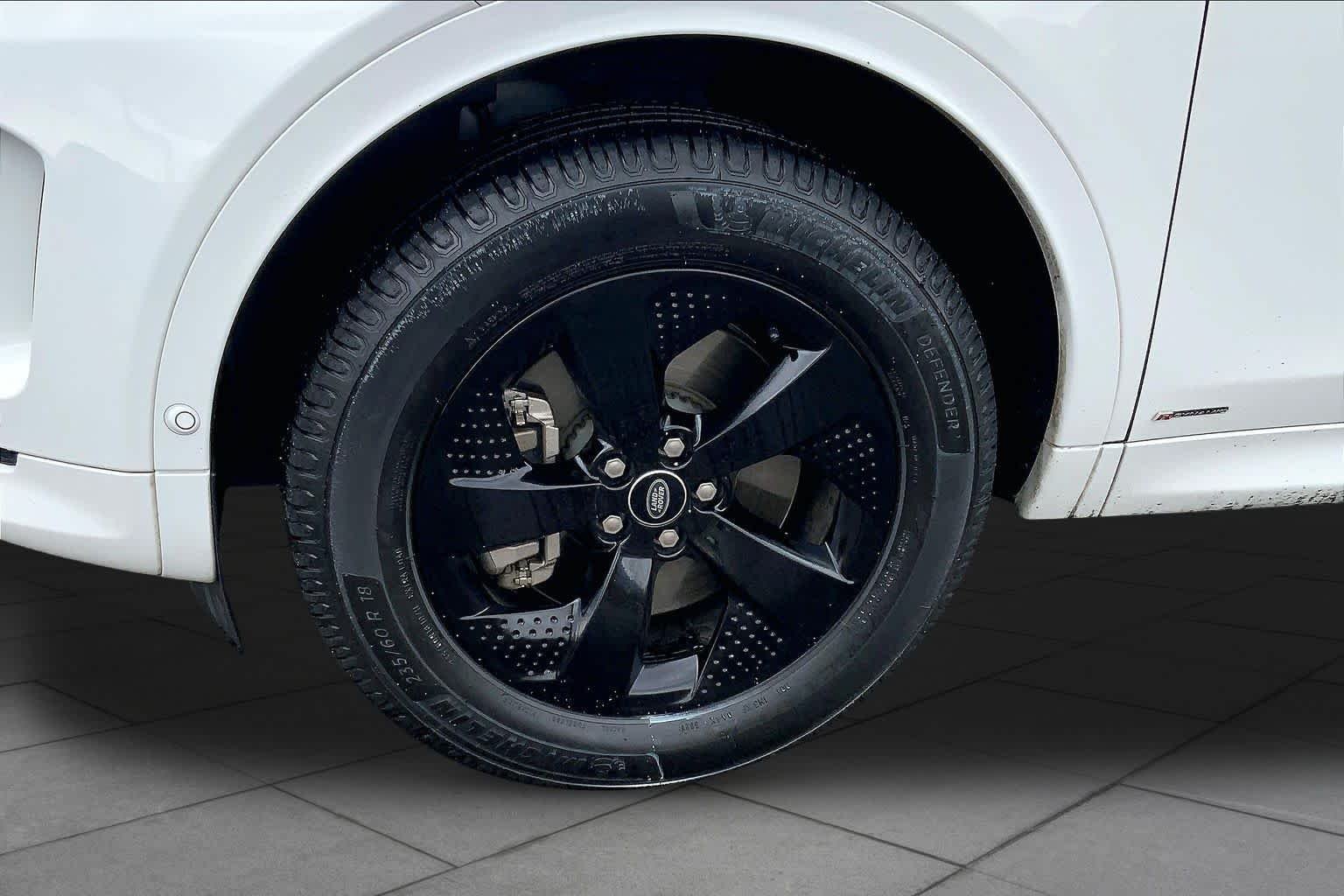 Used 2021 Fuji White Land Rover S R-Dynamic image 10