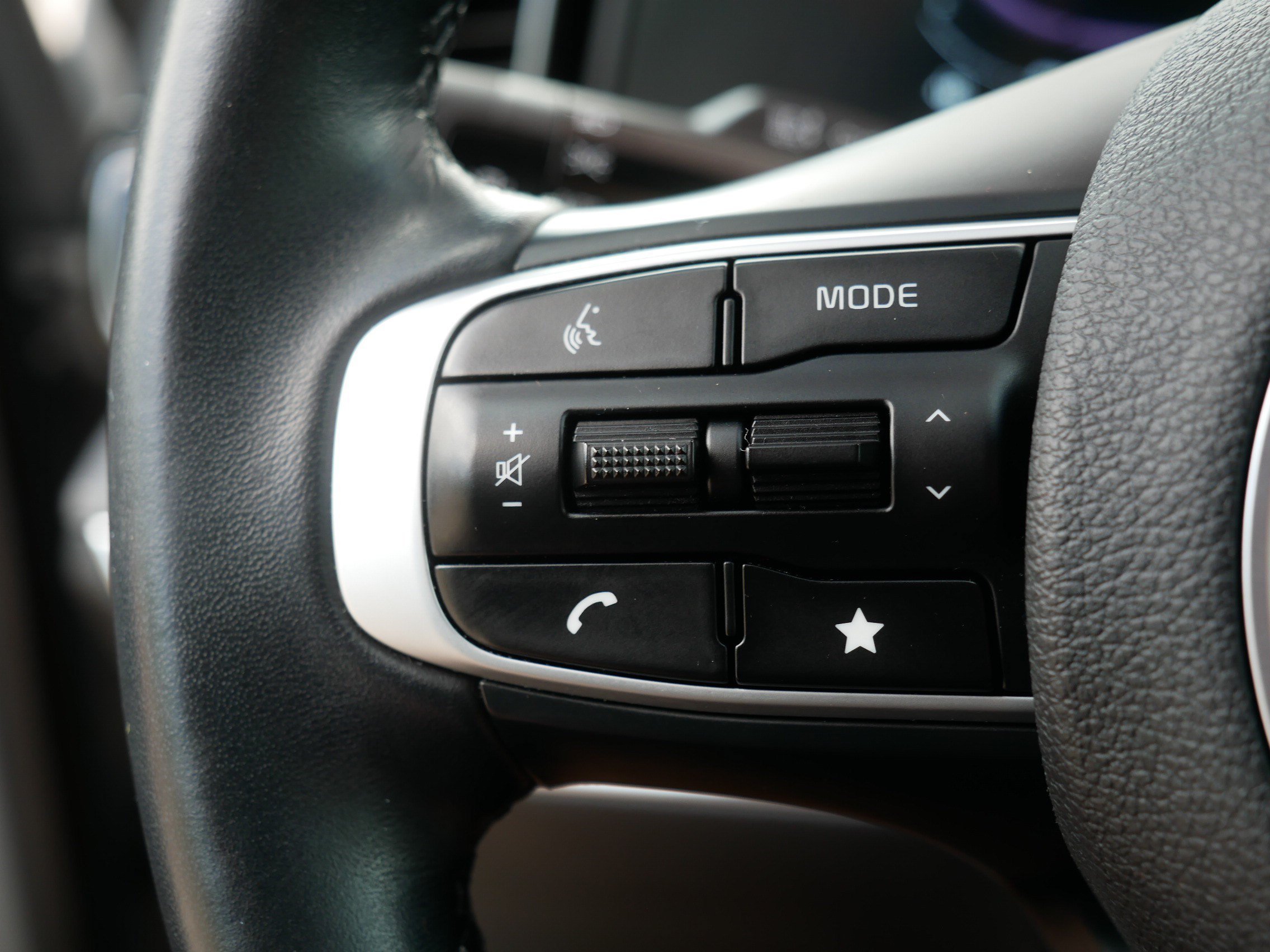 Used 2023 Wolf Gray Kia X-Line image 28