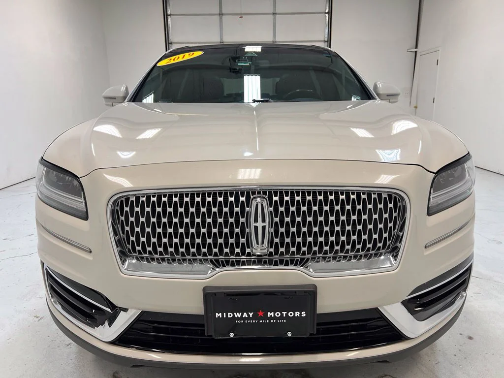 Used 2019 White Lincoln Reserve image 13