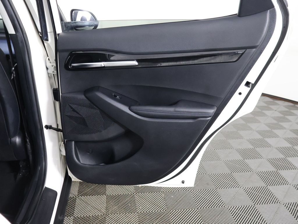 Used 2022 White Kia S image 24