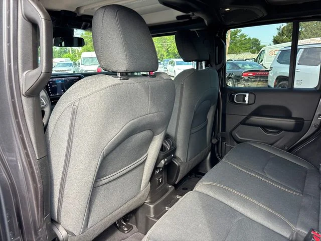 Used 2025 Gray Jeep Sahara 4xe image 9