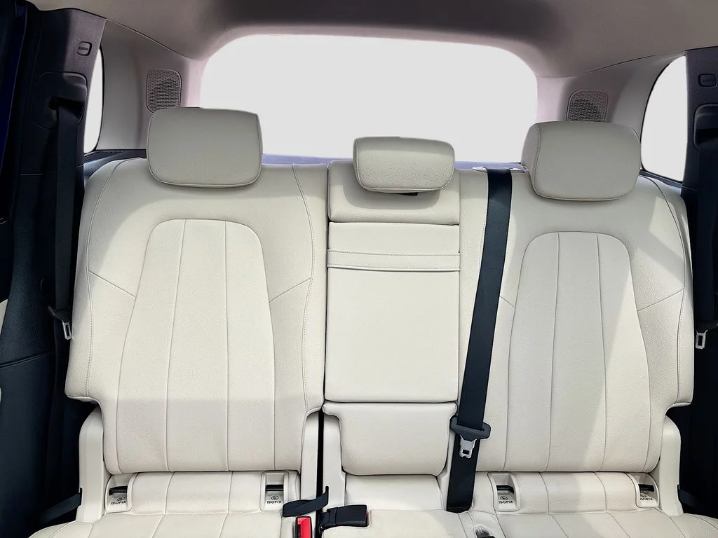 Used 2023 Blue Mercedes-Benz GLB 250 image 19