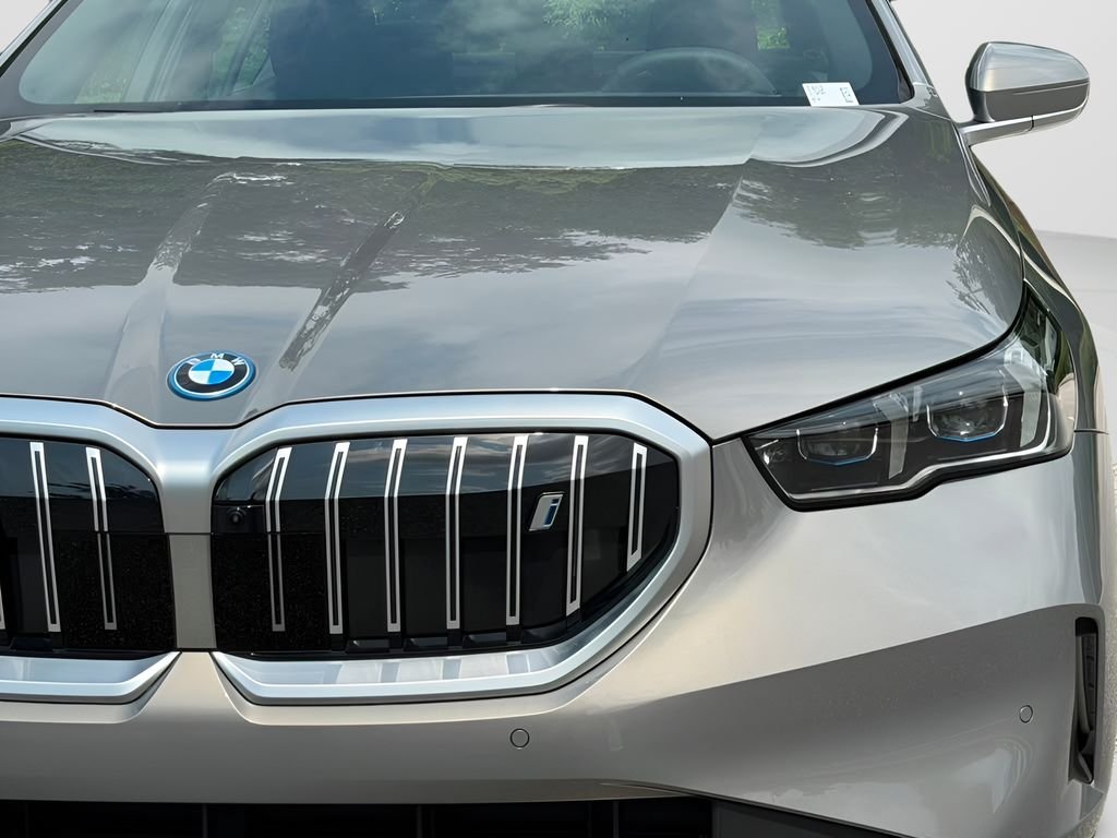 New 2027 Oxide Grey Metallic BMW xDrive40 image 25