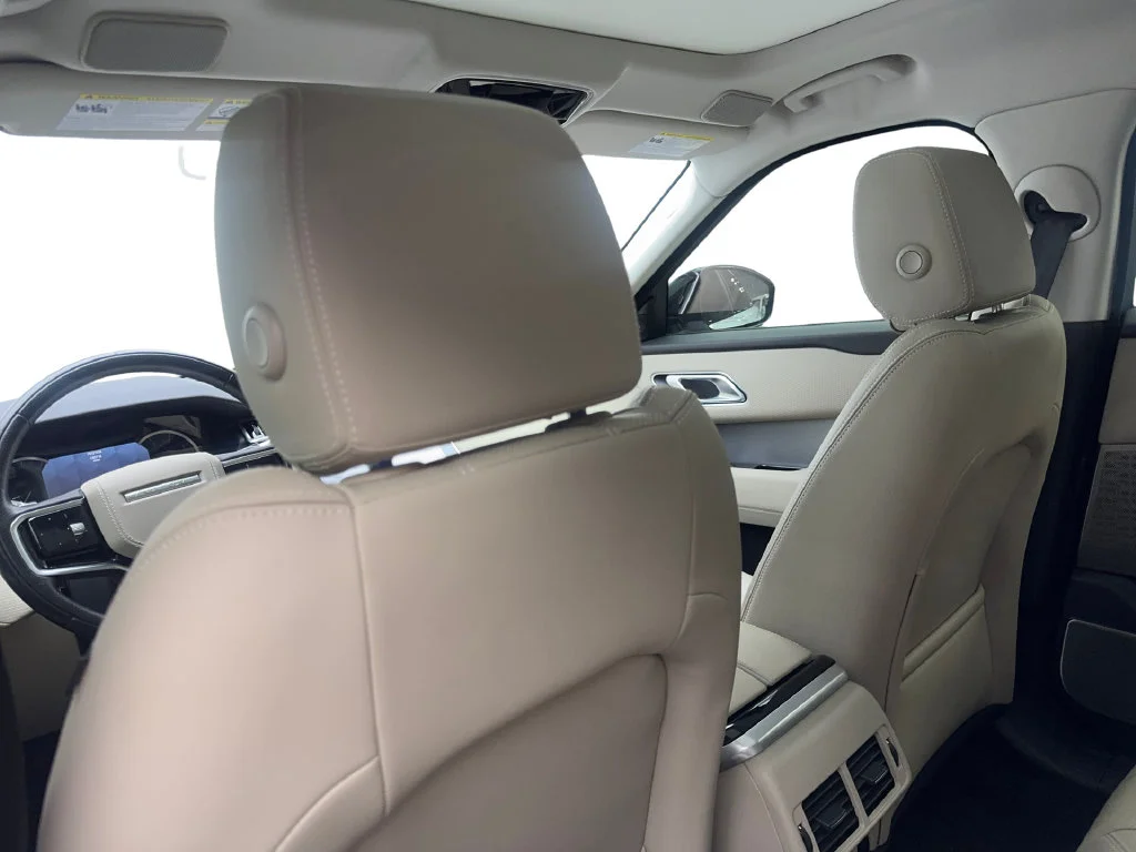 Used 2023 White Land Rover R-Dynamic S image 40