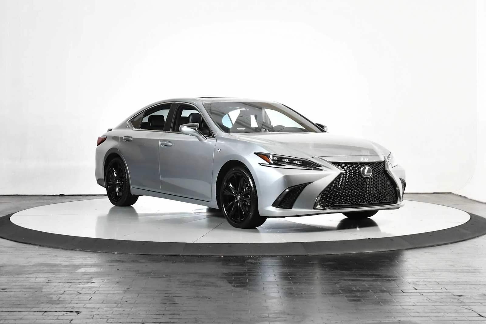 Used 2023 Iridium Lexus F SPORT Handling image 9