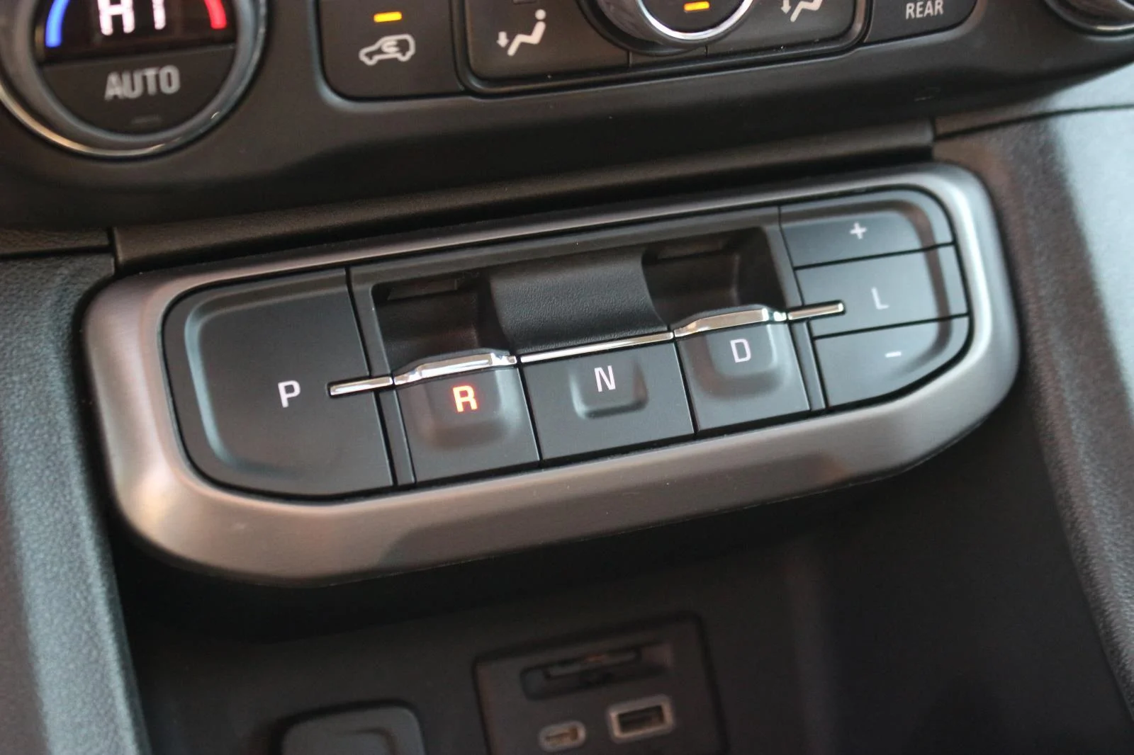 Used 2023 Ebony Twilight Metallic GMC AT4 image 31