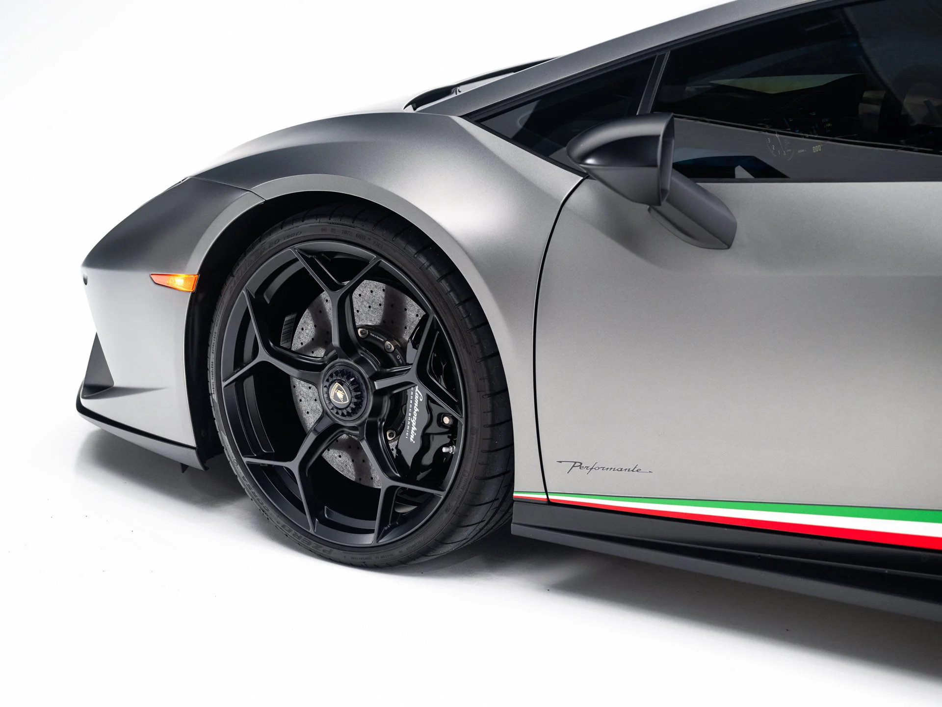 Used 2018 Grigio Titans Matt - AD PERSONAM Lamborghini Performante image 17