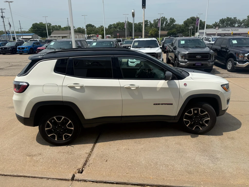 Used 2020 White Clearcoat Jeep Trailhawk image 9