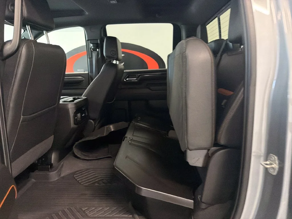 Used 2024 Sterling Metallic GMC AT4 image 18