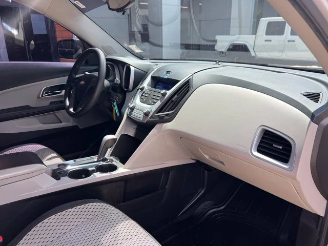 Used 2010 Silver Chevrolet LS image 22