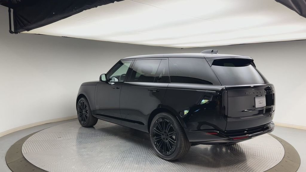 New 2026 Santorini Black Land Rover SE image 4