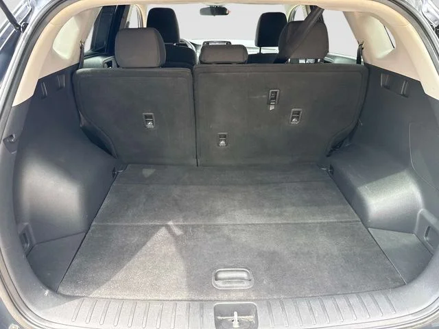 Used 2019 Blue Hyundai SE image 15