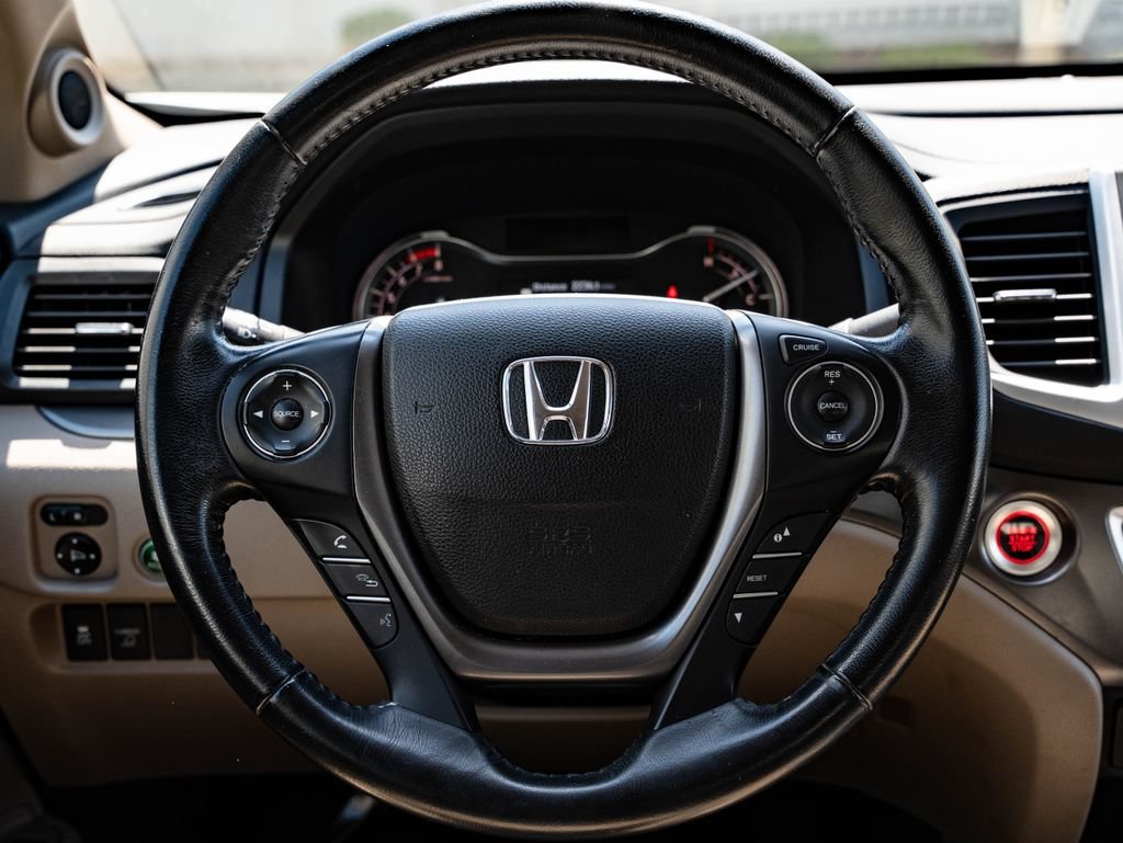 Used 2017 White Diamond Pearl Honda RTL image 38