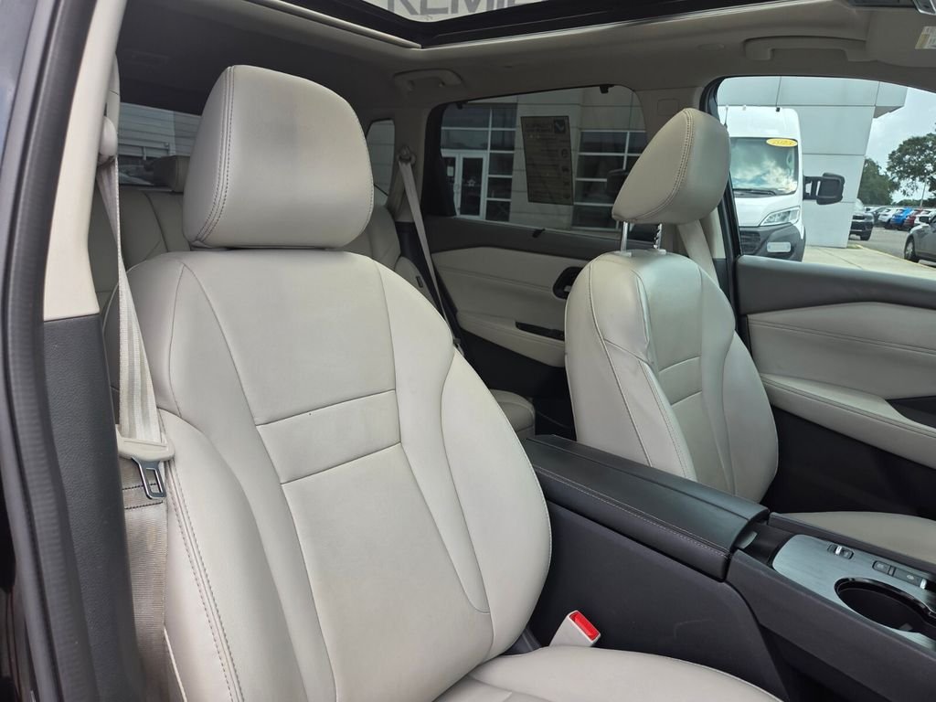 Used 2024 Black Nissan SL image 30