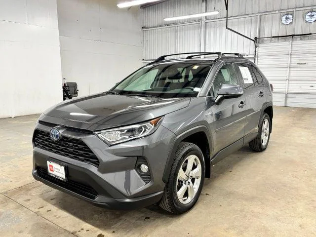 Used 2021 MAGNETIC GRAY MET. Toyota  image 3