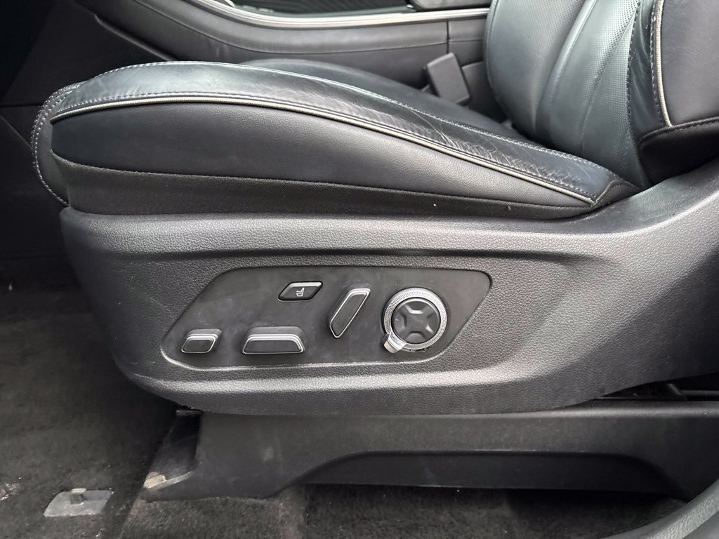 Used 2023 White Hyundai Calligraphy image 13
