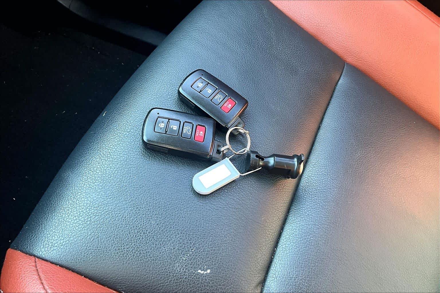 Used 2015 Magnetic Gray Metallic Toyota Limited image 14