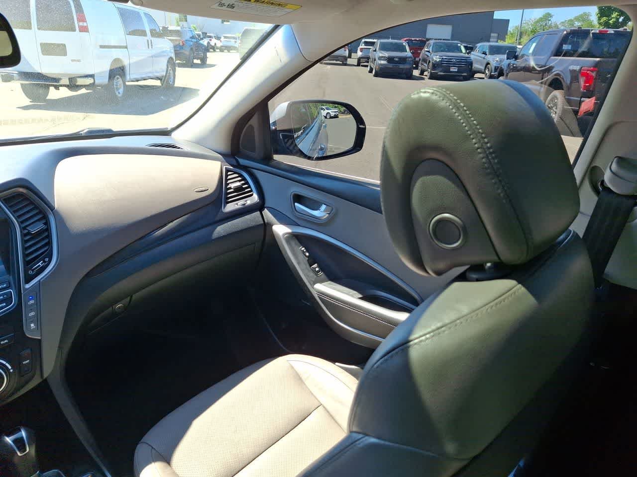 Used 2016 Circuit Silver Hyundai SE image 11