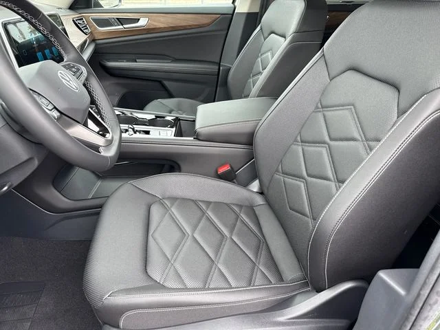 New 2026 Avocado Green Pearl Volkswagen 2.0T SE w/Technology image 39