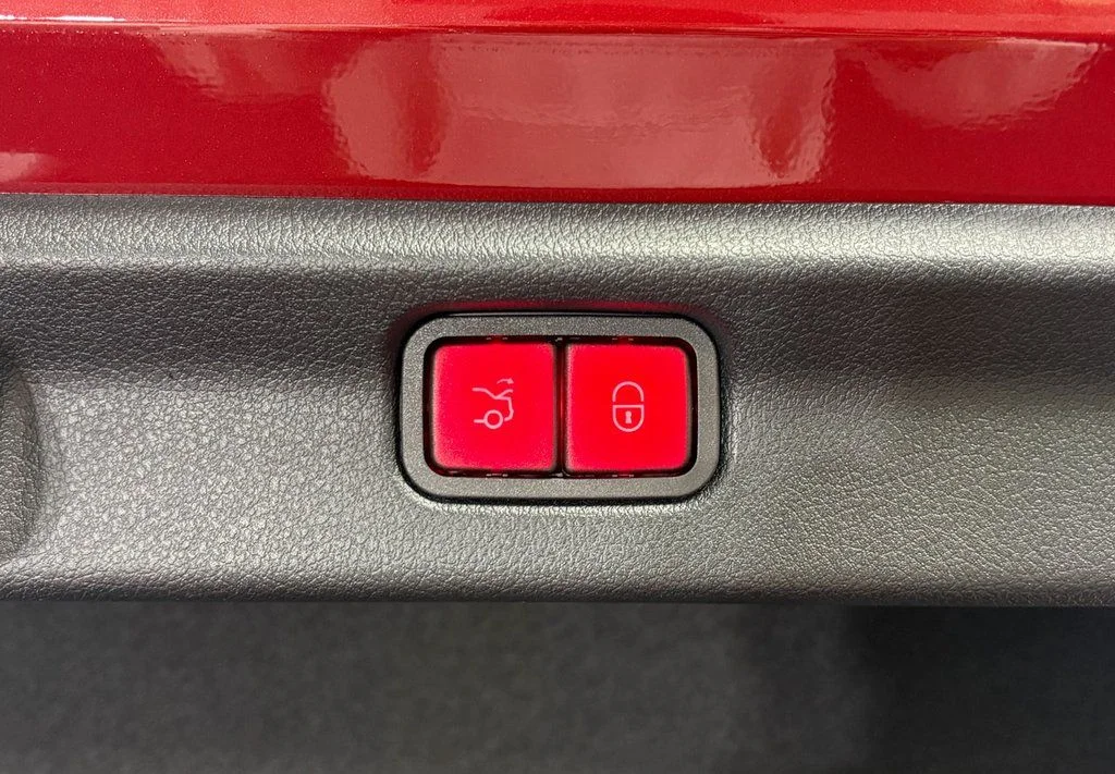 Used 2023 MANUFAKTUR Cardinal Red Metallic Mercedes-Benz Base image 35