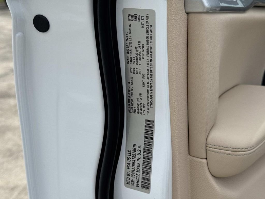 New 2026 Bright White Clear-Coat Exterior Paint Jeep Limited image 51