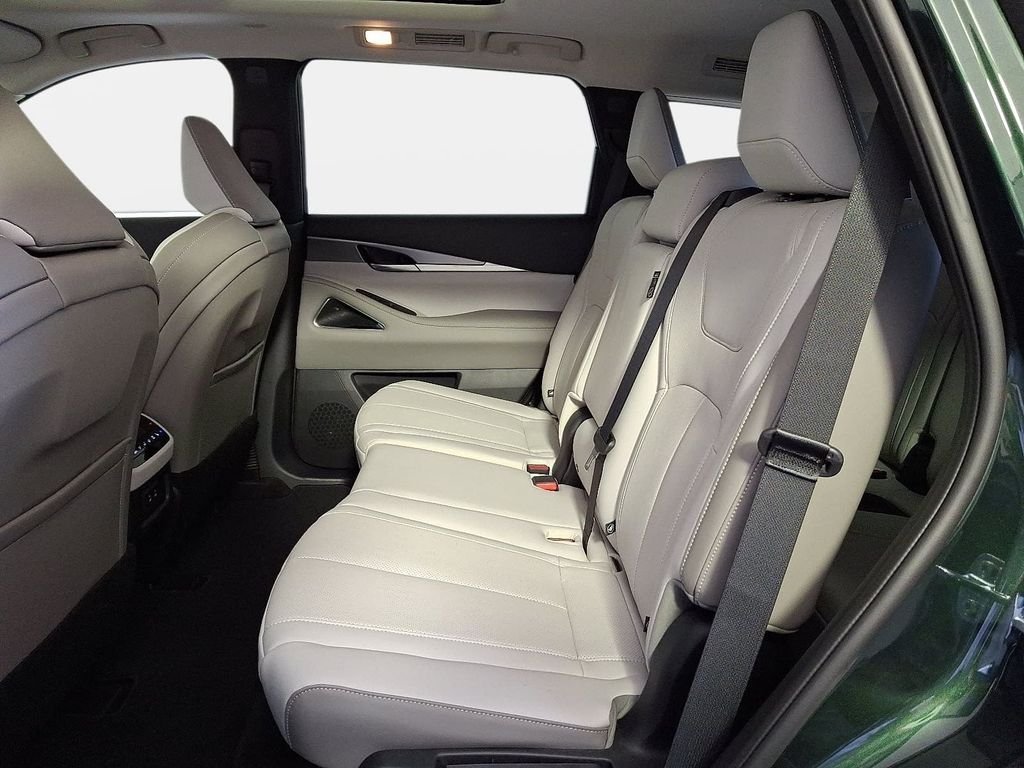 New 2027 DEEP EMERALD INFINITI Luxe AWD image 8