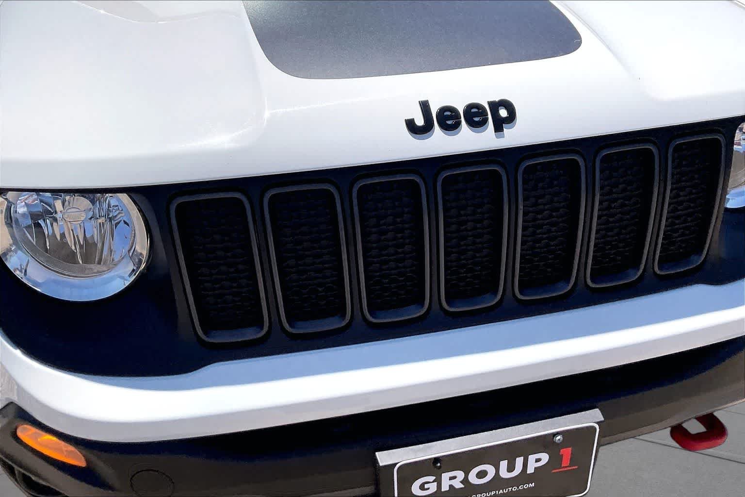 Used 2023 Alpine White Clearcoat Jeep Trailhawk image 29
