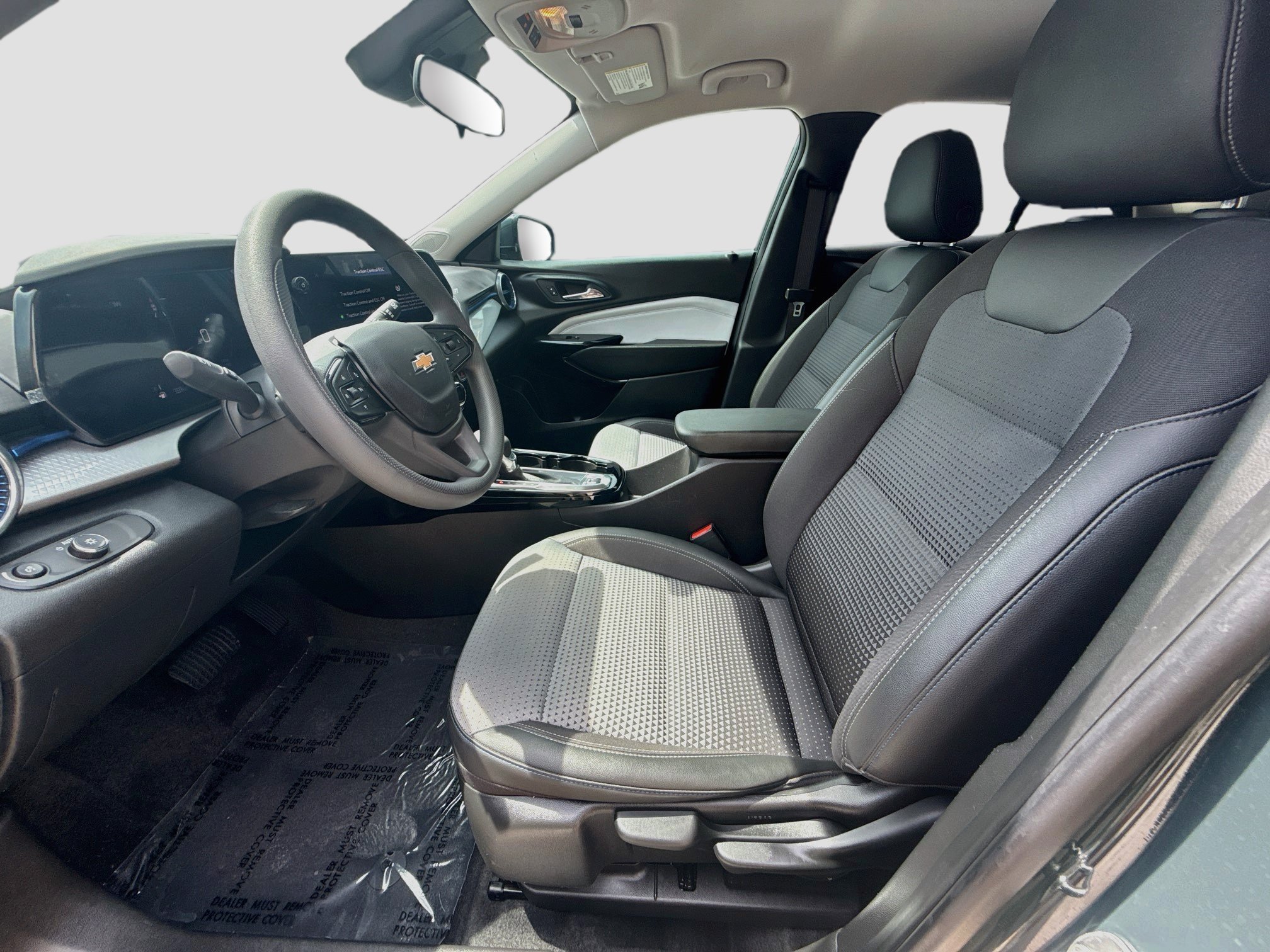 2025 Chevrolet Trax LT - Photo 16