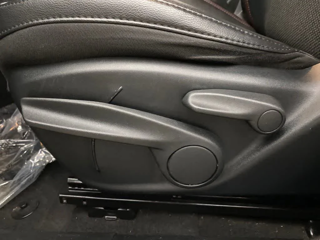 Used 2021 White Clearcoat Jeep Trailhawk image 15