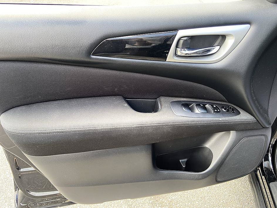 Used 2017 Magnetic Black Metallic Nissan S image 9