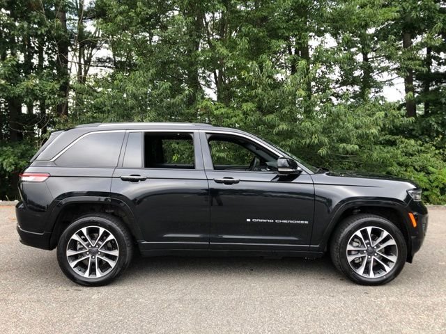 Used 2023 Diamond Black Jeep Overland 4xe image 3