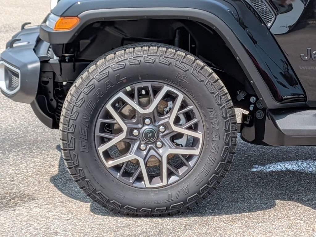 New 2026 Black Clear-Coat Exterior Paint Jeep Sahara image 12