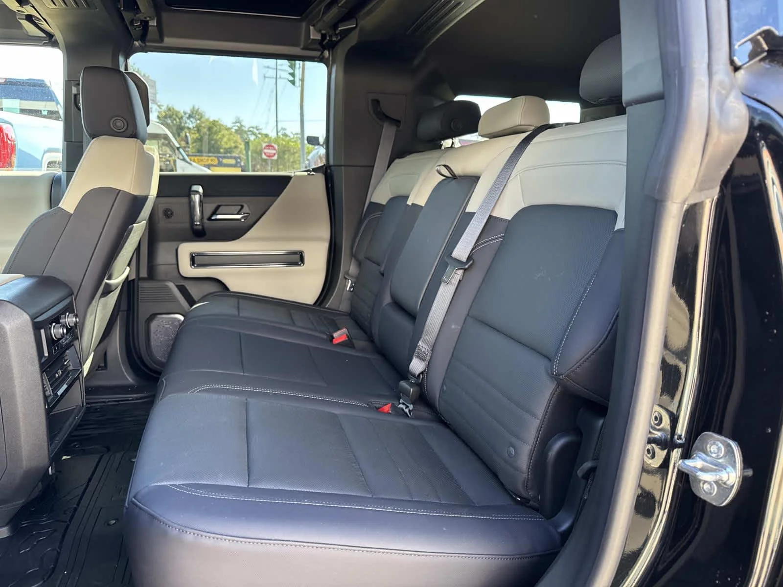 2026 GMC HUMMER EV 2X - Photo 8