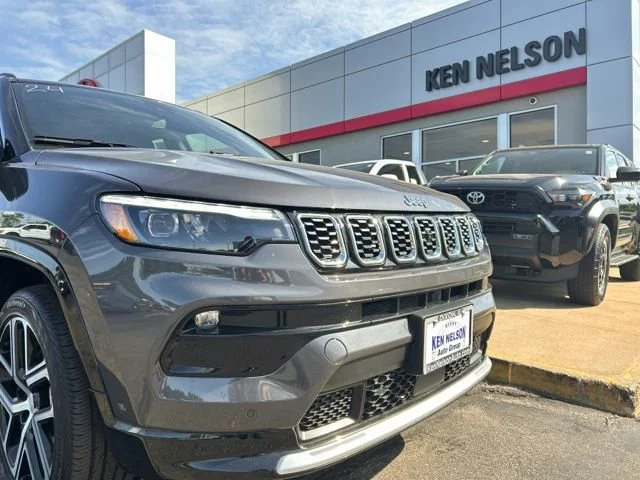 Used 2024 None Jeep Limited image 4