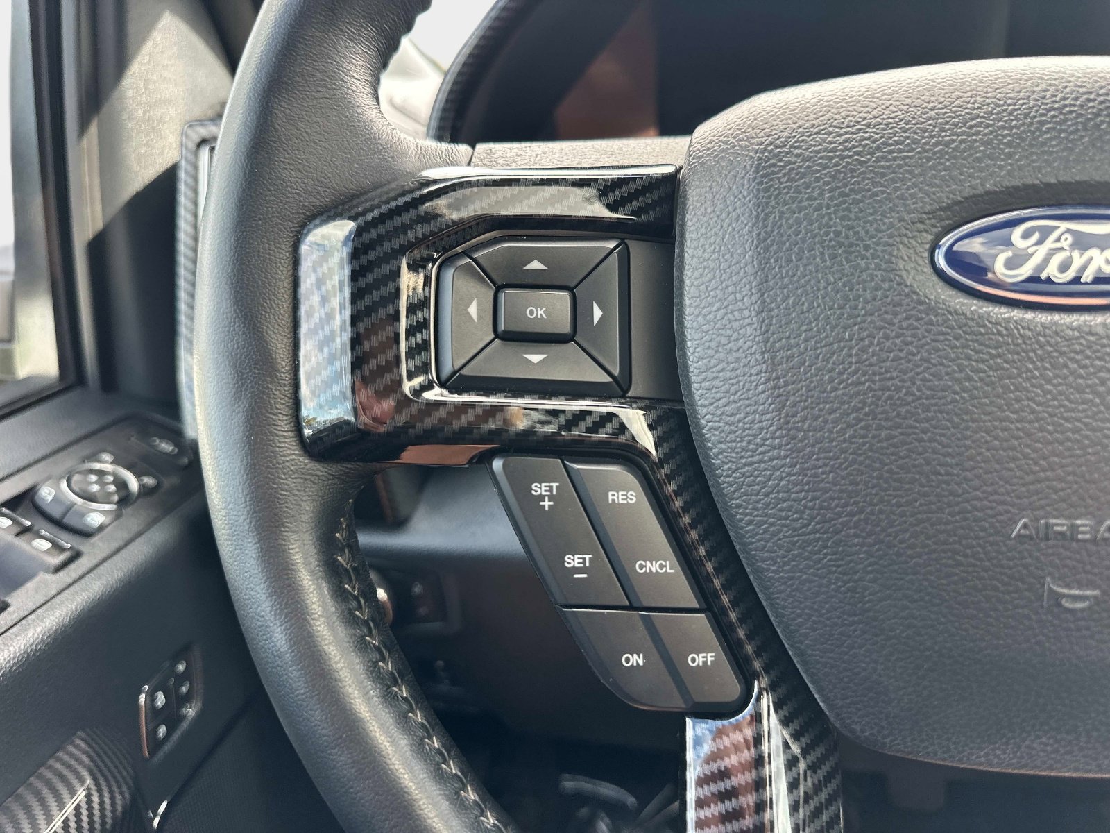 Used 2022 Gray Metallic Ford Lariat image 31