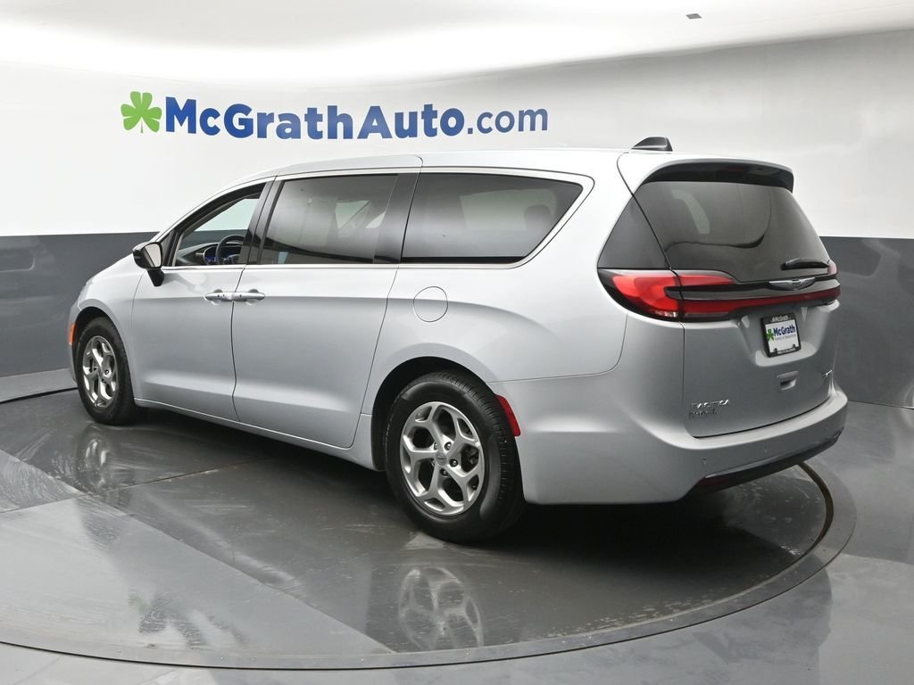 Used 2024 Silver Chrysler Limited image 29