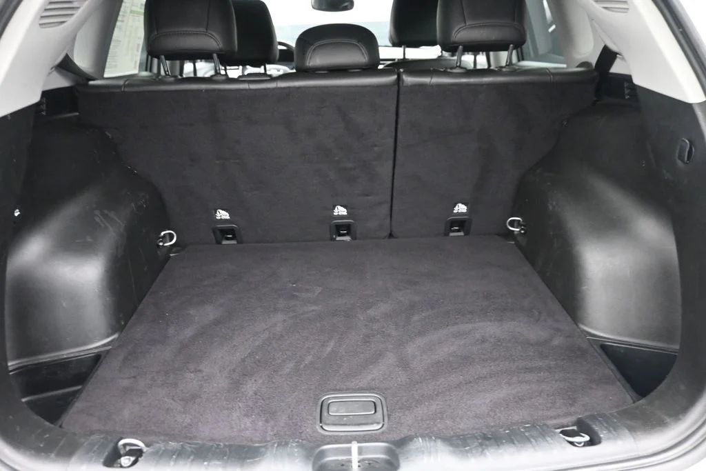 Certified Used 2022 White Jeep Latitude Lux image 11